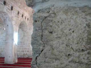 Fissures sur les piliers de la mosquée El Aqsa survenues suite aux fouilles